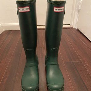 Tall Hunter Rain Boots in Hunter Green Size 7 With Boot Socks